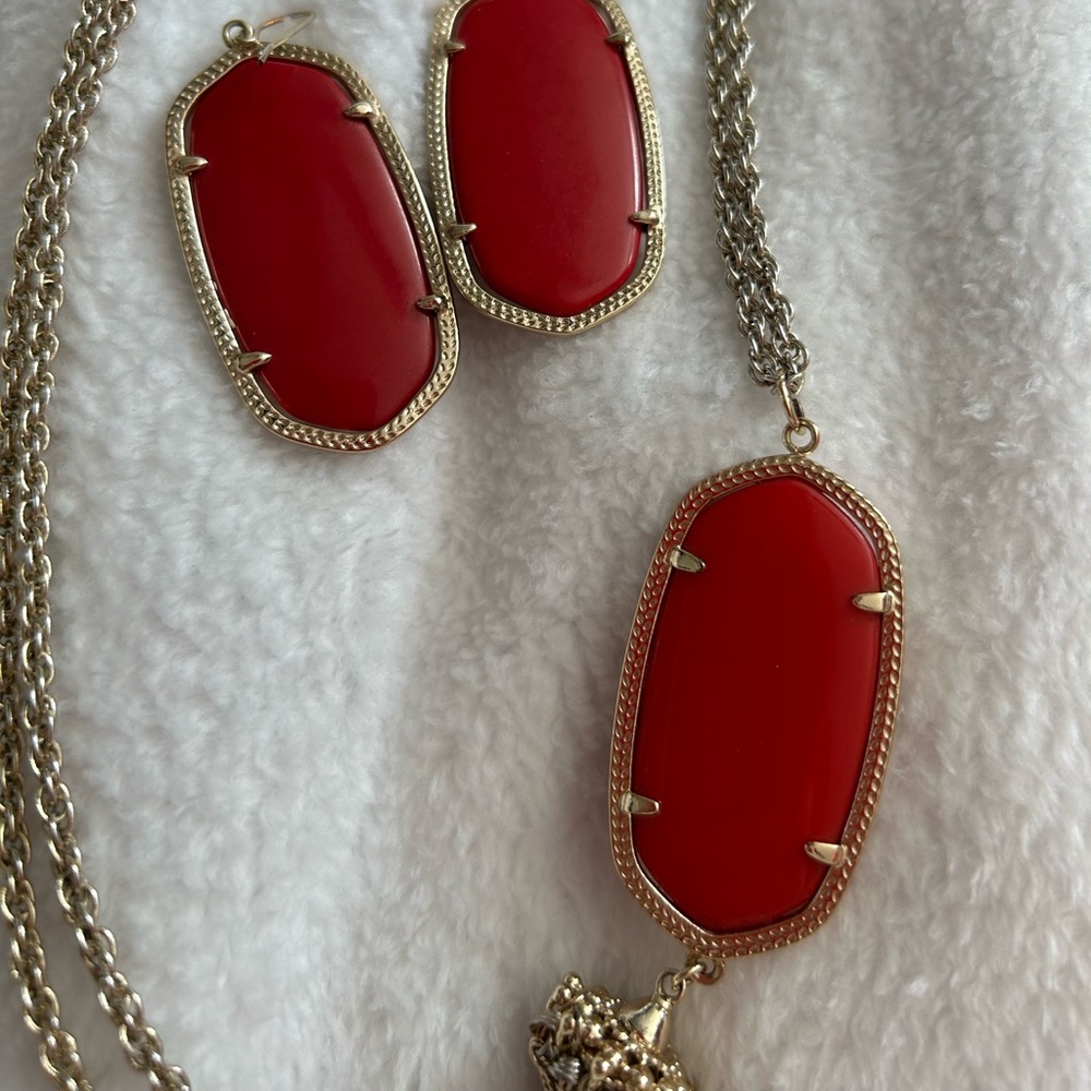Kendra Scott Danielle Earrings and matching necklace set excellent condition